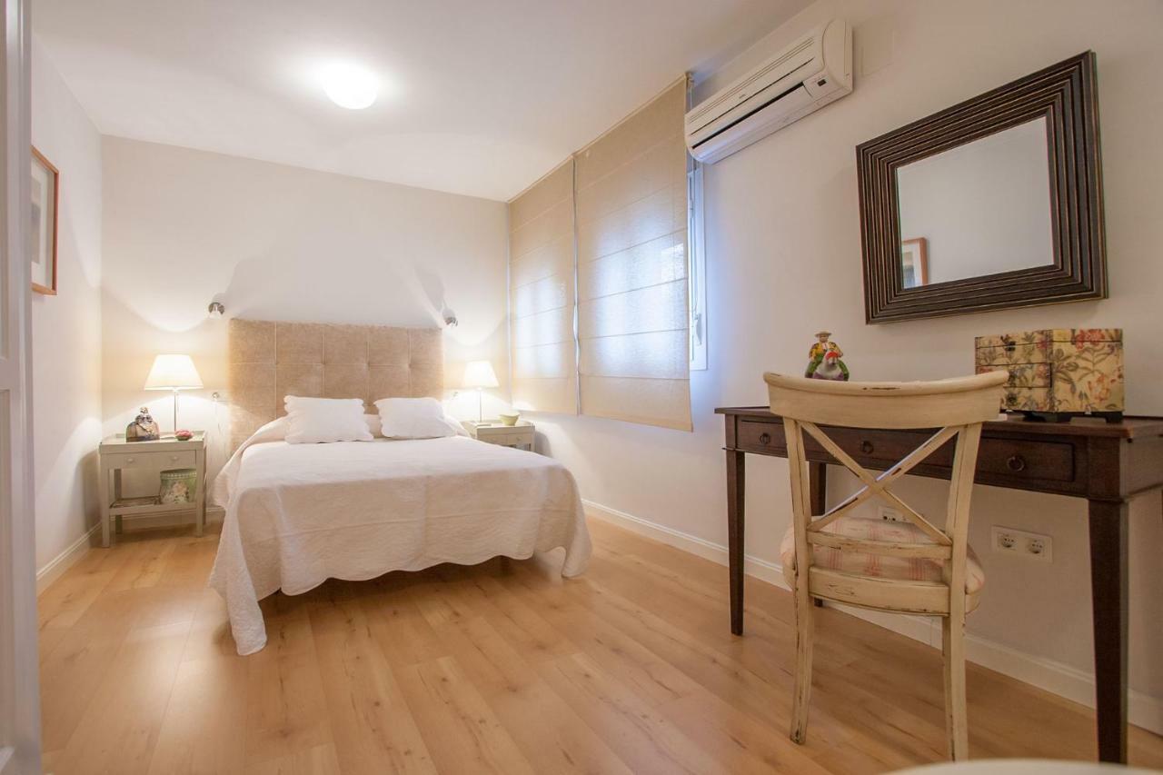 Medina Apartment And Parking Historical Center Севилья Экстерьер фото