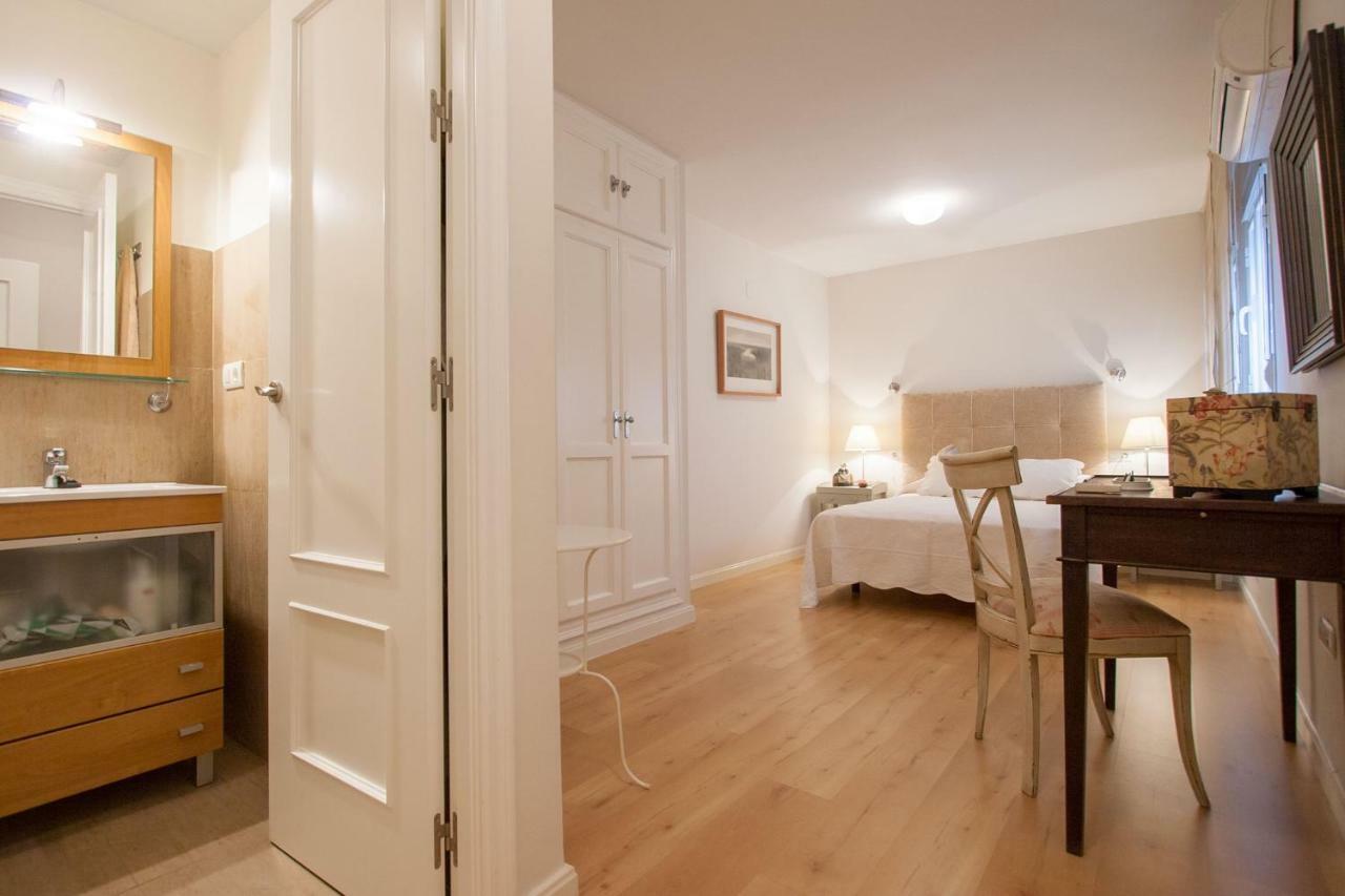 Medina Apartment And Parking Historical Center Севилья Экстерьер фото